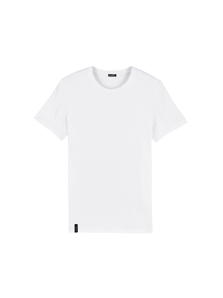 Økologisk hvid T-shirt til mænd – klassisk pasform, dansk design og GOTS-certificeret, produceret i Portugal